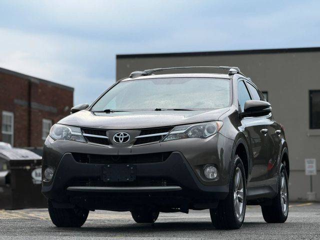 2015 Toyota RAV4 XLE AWD photo