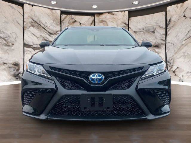 2020 Toyota Camry Hybrid SE FWD photo