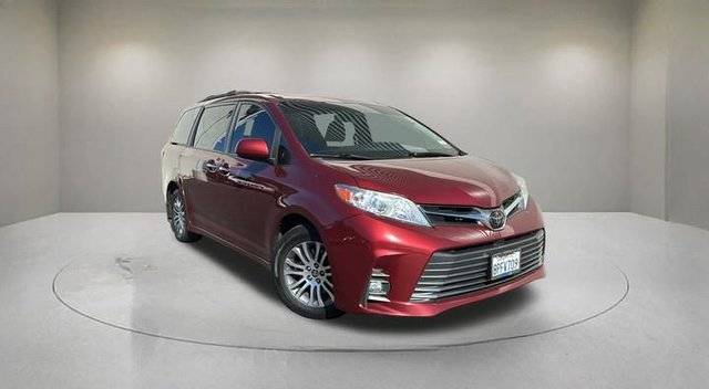 2020 Toyota Sienna XLE FWD photo
