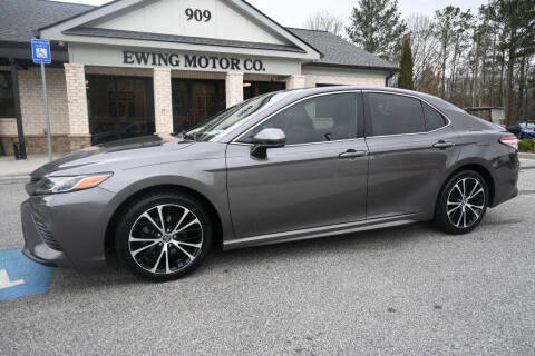 2020 Toyota Camry SE FWD photo