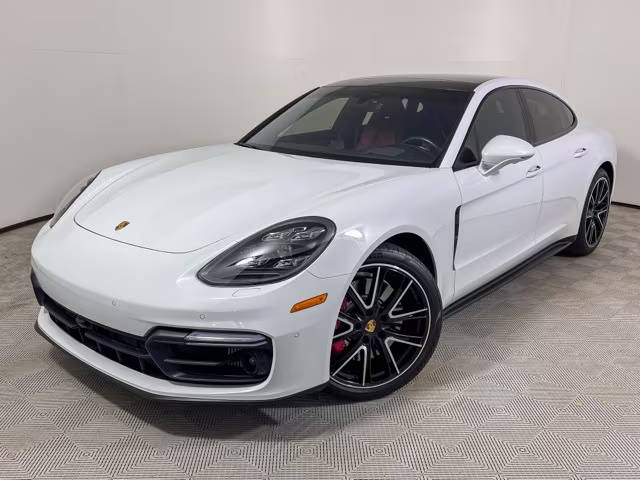 2020 Porsche Panamera GTS AWD photo