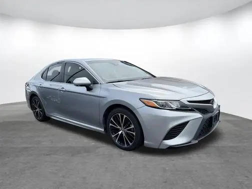 2020 Toyota Camry SE FWD photo