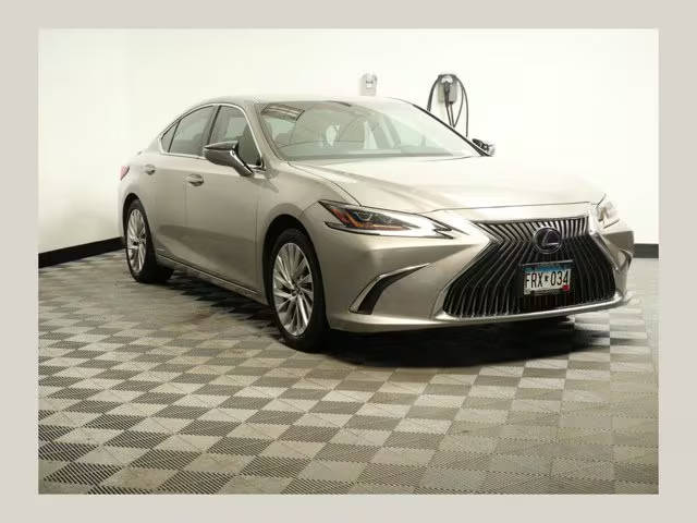 2020 Lexus ES ES 300h Luxury FWD photo