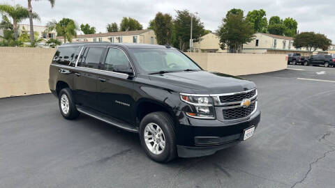 2019 Chevrolet Suburban LT RWD photo