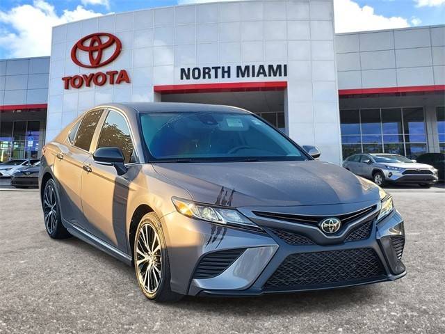 2020 Toyota Camry SE FWD photo