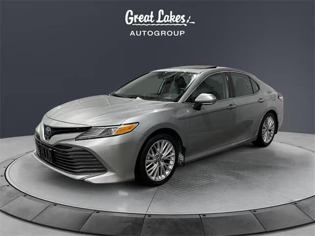 2020 Toyota Camry Hybrid XLE FWD photo