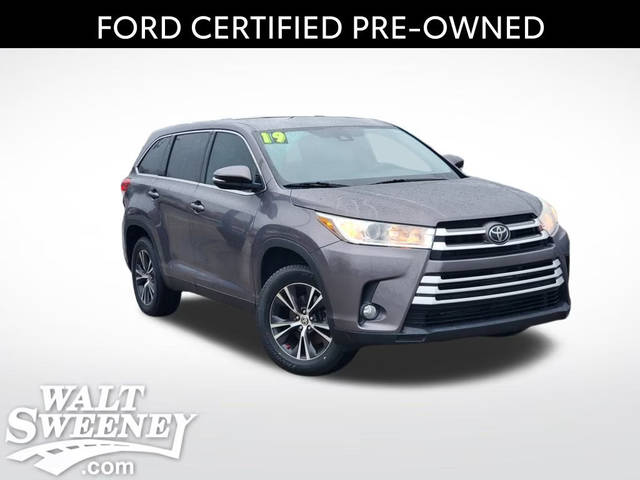 2019 Toyota Highlander LE Plus FWD photo