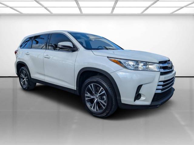 2019 Toyota Highlander LE FWD photo