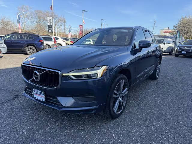 2020 Volvo XC60 Momentum AWD photo