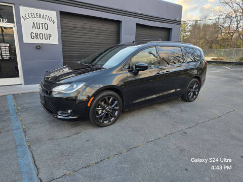 2020 Chrysler Pacifica Minivan Touring L FWD photo