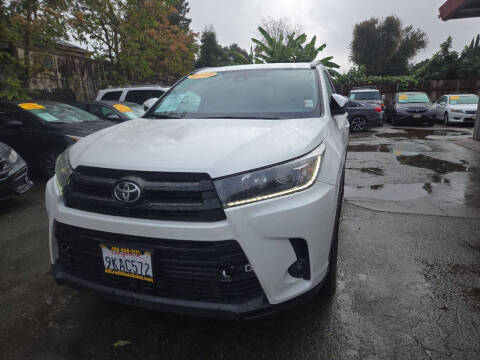2019 Toyota Highlander SE AWD photo