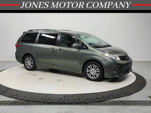 2020 Toyota Sienna XLE Premium FWD photo