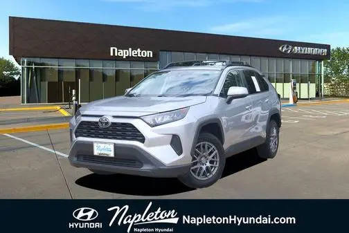 2020 Toyota RAV4 LE FWD photo