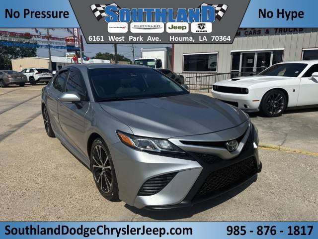 2020 Toyota Camry SE FWD photo