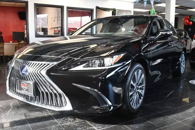 2020 Lexus ES ES 300h FWD photo