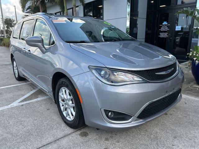 2020 Chrysler Pacifica Minivan Touring L FWD photo