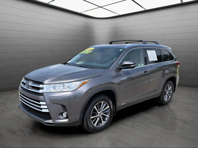 2019 Toyota Highlander Hybrid XLE AWD photo
