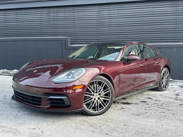 2020 Porsche Panamera  RWD photo