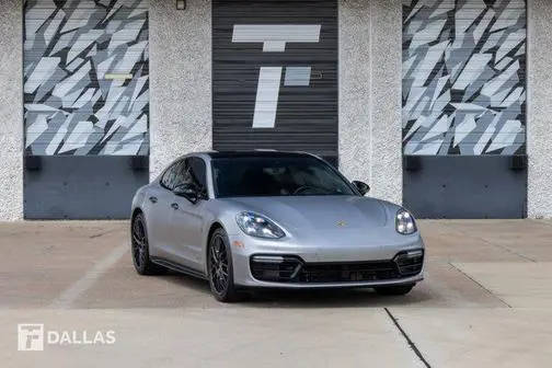 2020 Porsche Panamera GTS AWD photo