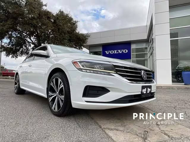 2020 Volkswagen Passat 2.0T SEL FWD photo