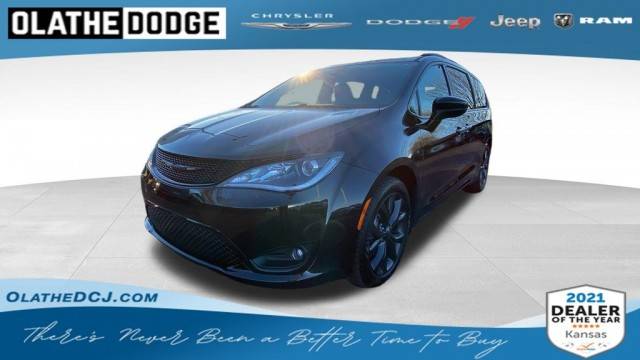 2020 Chrysler Pacifica Minivan Touring L FWD photo