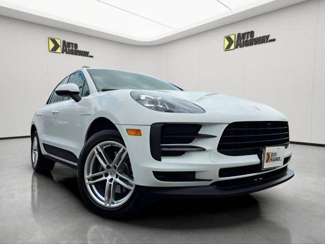 2020 Porsche Macan  AWD photo