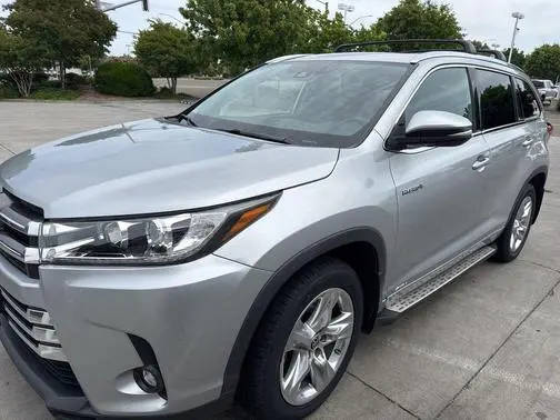2019 Toyota Highlander Hybrid Limited AWD photo