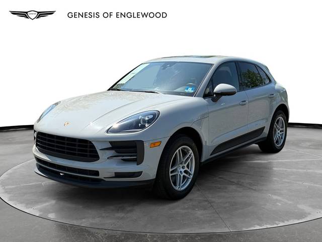 2020 Porsche Macan  AWD photo