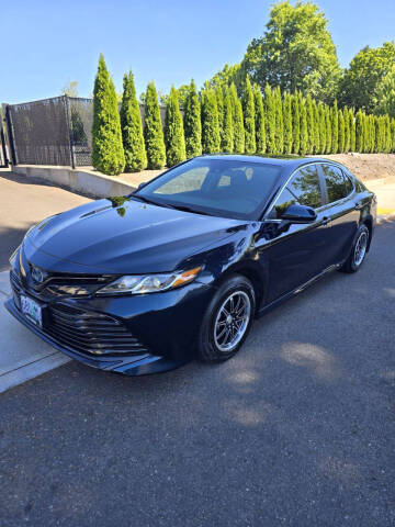 2020 Toyota Camry Hybrid LE FWD photo