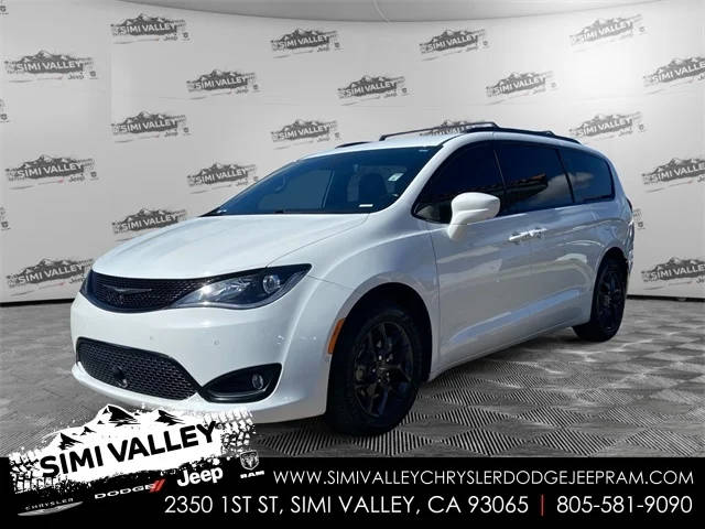 2020 Chrysler Pacifica Minivan Touring L Plus FWD photo