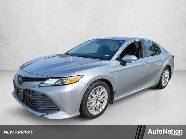 2020 Toyota Camry Hybrid XLE FWD photo