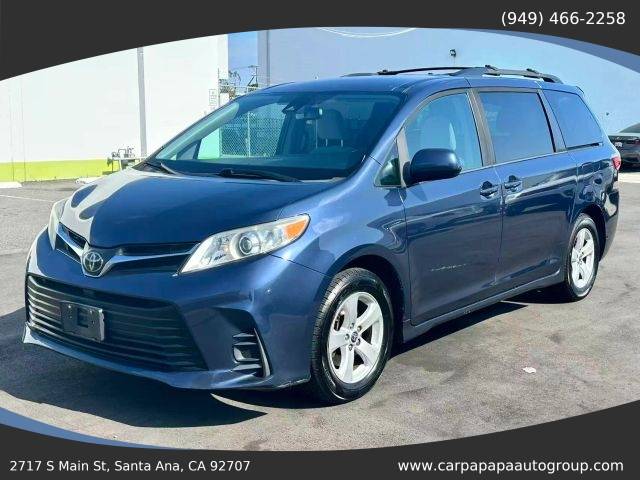 2020 Toyota Sienna LE FWD photo