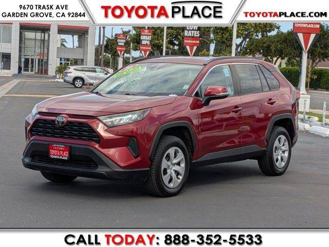 2020 Toyota RAV4 LE FWD photo