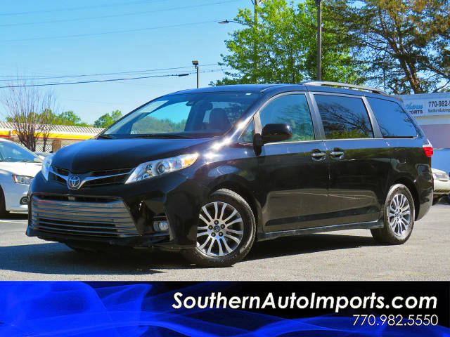 2019 Toyota Sienna XLE FWD photo