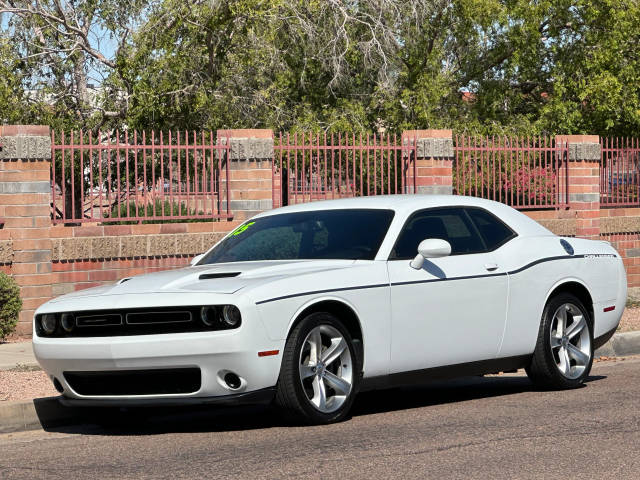 2015 Dodge Challenger SXT RWD photo