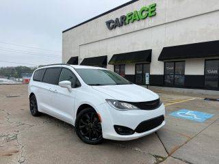 2020 Chrysler Pacifica Minivan Touring L Plus FWD photo