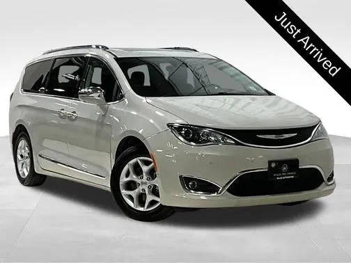 2020 Chrysler Pacifica Minivan Limited FWD photo