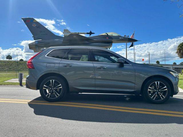 2018 Volvo XC60 Momentum AWD photo