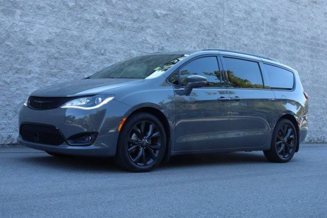 2020 Chrysler Pacifica Minivan Limited 35th Anniversary FWD photo