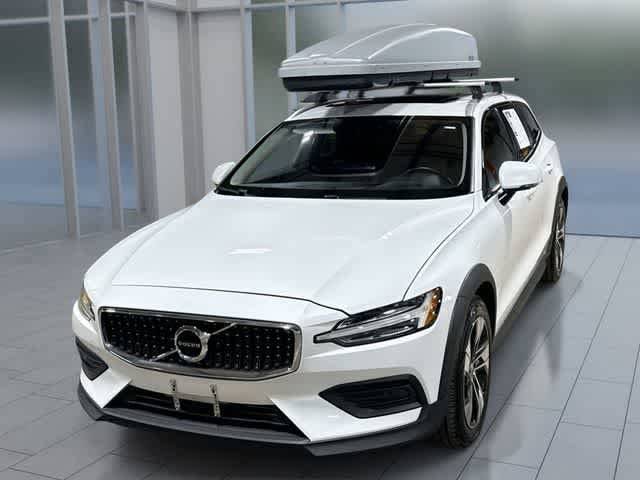 2020 Volvo V60 Cross Country  AWD photo