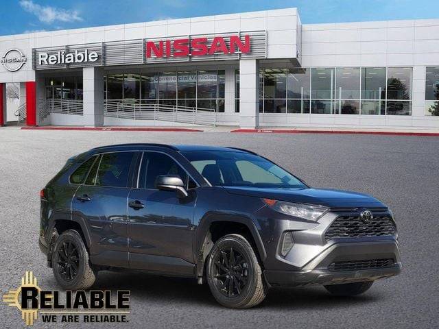 2020 Toyota RAV4 LE FWD photo