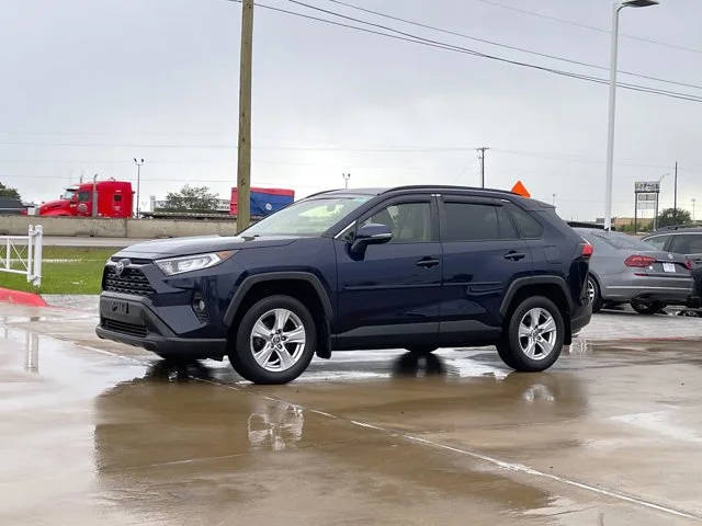 2020 Toyota RAV4 XLE AWD photo