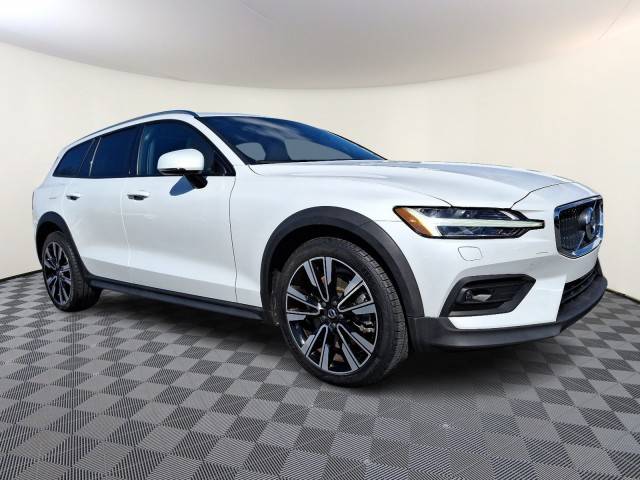 2020 Volvo V60 Cross Country AWD photo