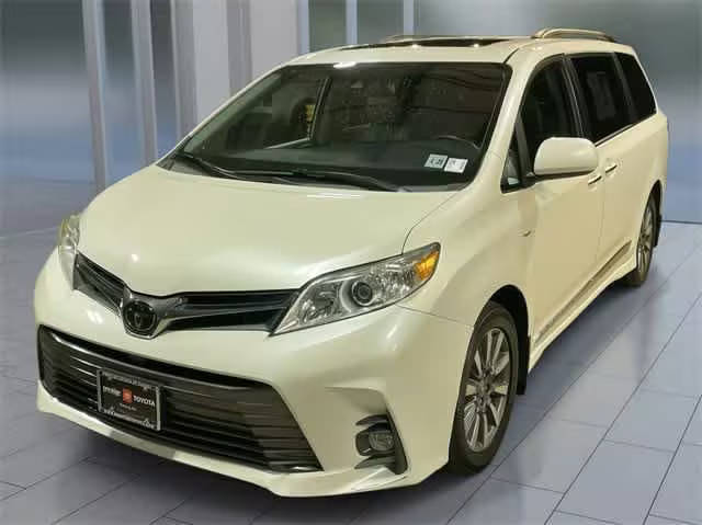 2020 Toyota Sienna XLE AWD photo