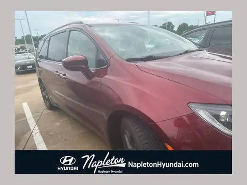 2020 Chrysler Pacifica Minivan Touring L FWD photo