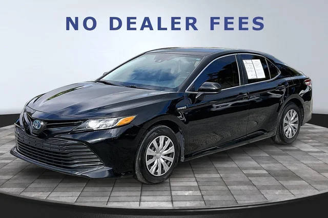 2020 Toyota Camry Hybrid LE FWD photo