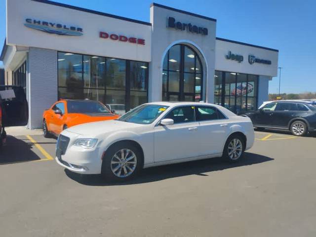 2020 Chrysler 300 Touring L AWD photo