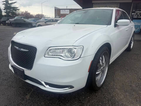2019 Chrysler 300 Touring RWD photo