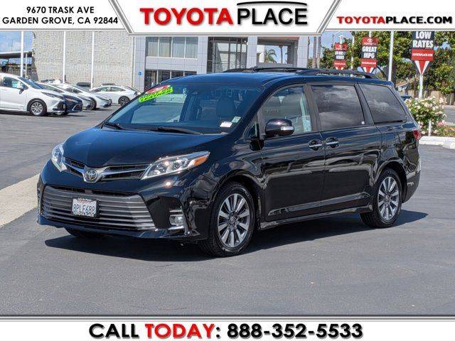 2020 Toyota Sienna Limited FWD photo