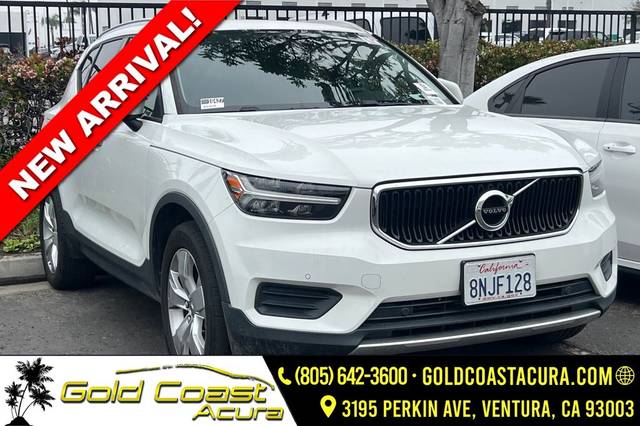 2020 Volvo XC40 Momentum FWD photo